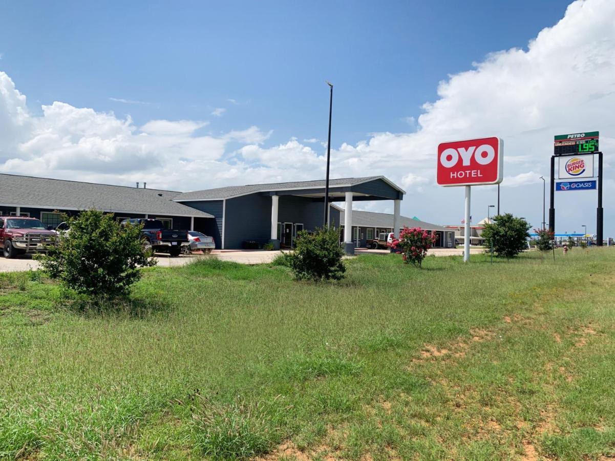 Oyo Hotel Pearsall I-35 West Exterior photo