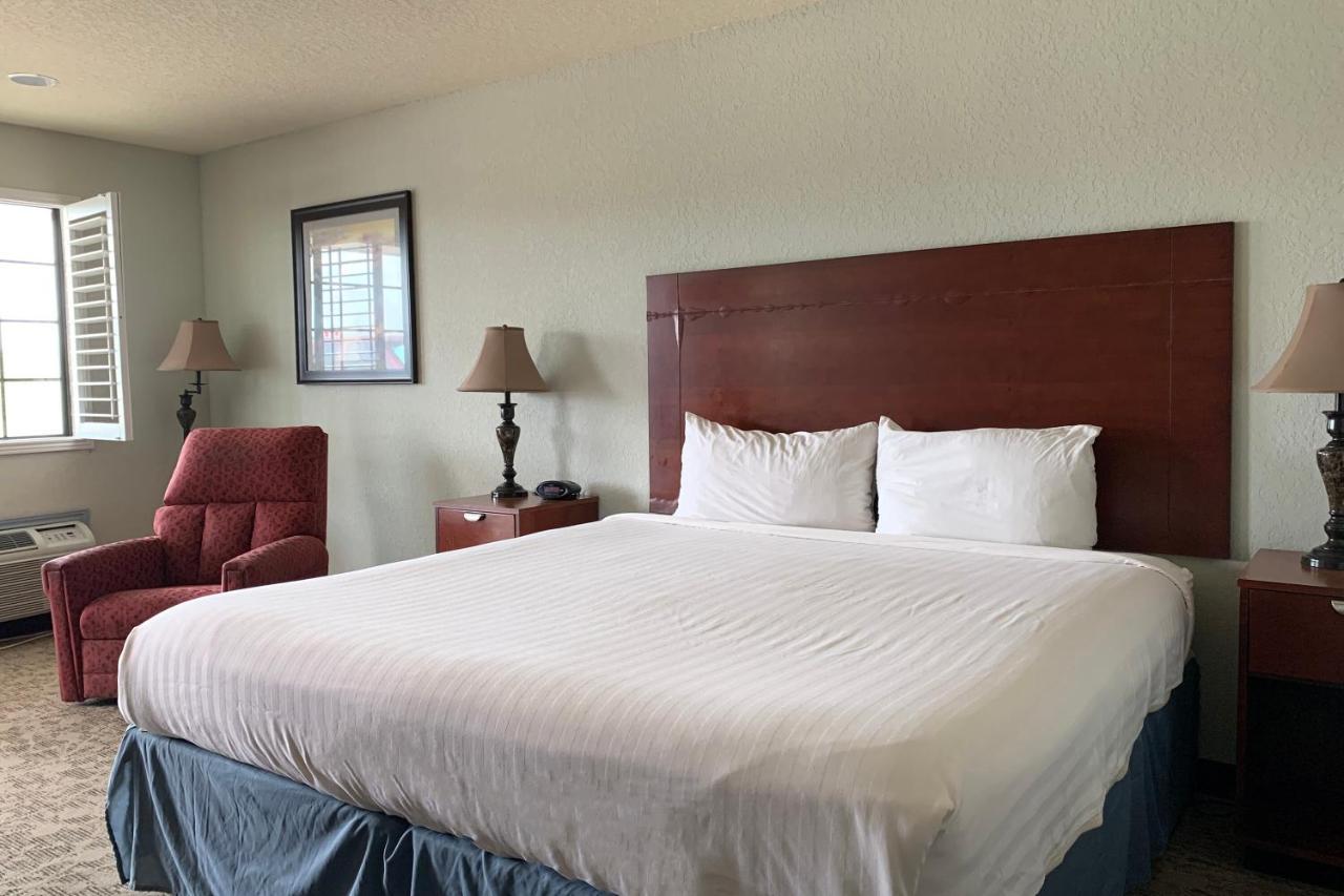 Oyo Hotel Pearsall I-35 West Exterior photo