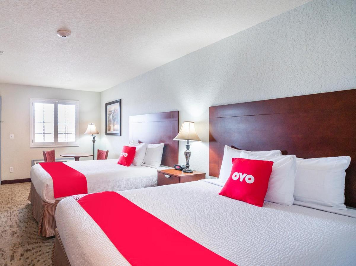 Oyo Hotel Pearsall I-35 West Exterior photo